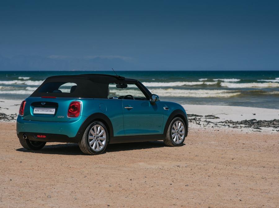  Mini Cooper Cabrio 2016 года  (ZA) (фото 18 из 23)